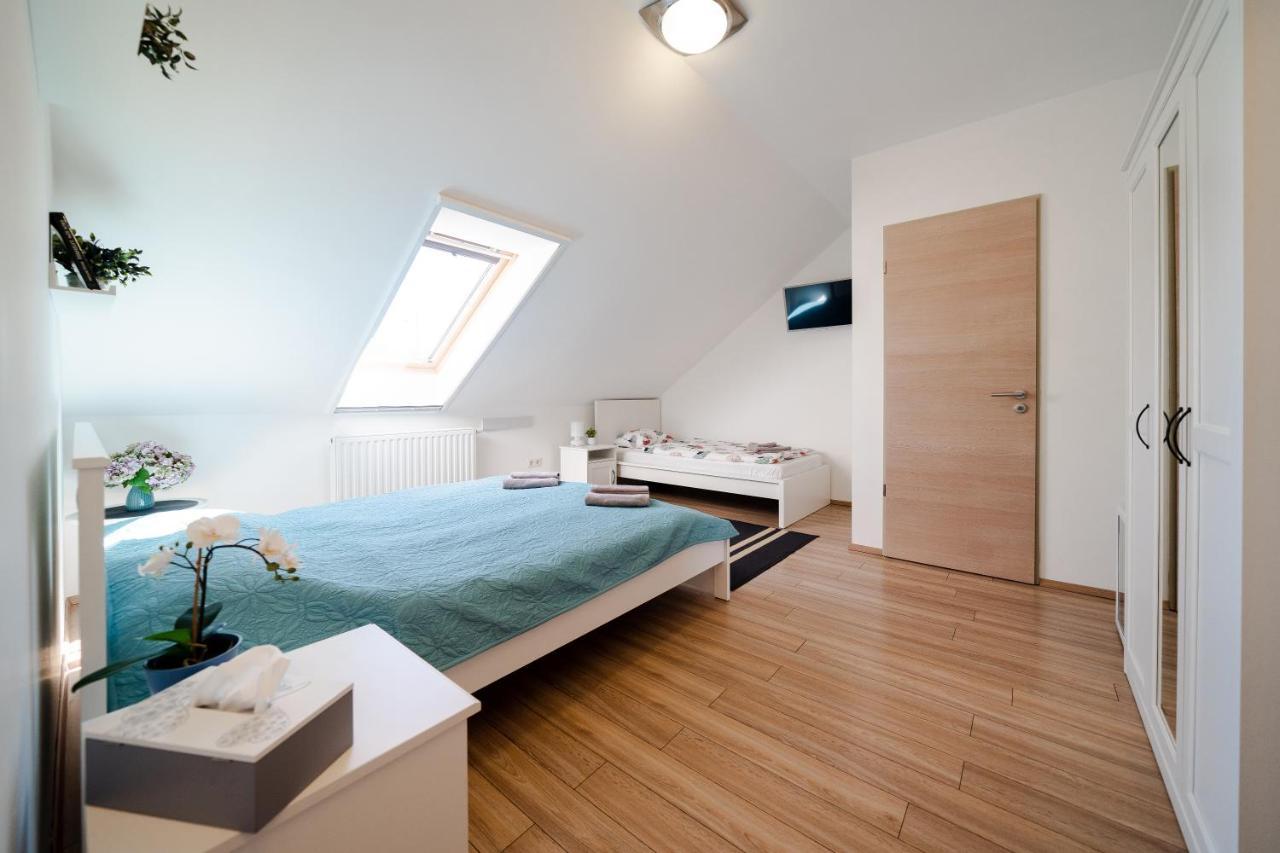Guba Vendégház Gyorujbarat Exterior foto
